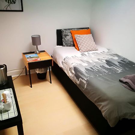 The Kingsview Townhouse - Boutique Hostel Единбург Екстериор снимка