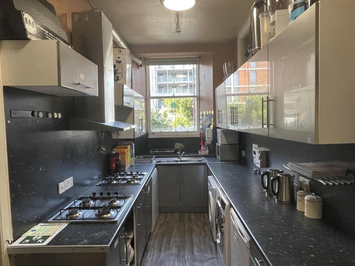 The Kingsview Townhouse - Boutique Hostel Единбург Екстериор снимка