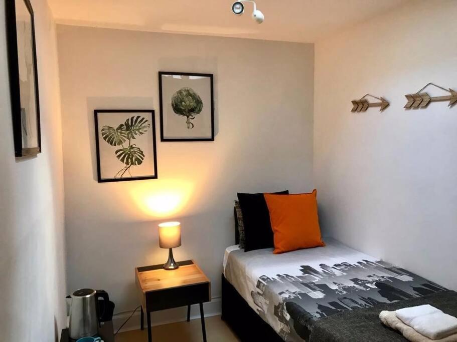 The Kingsview Townhouse - Boutique Hostel Единбург Екстериор снимка