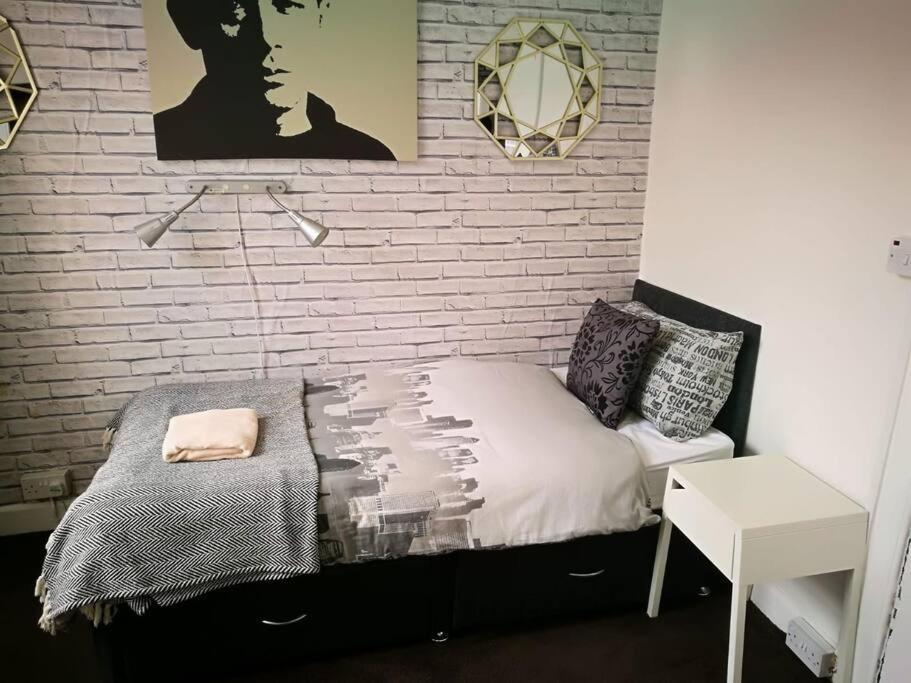 The Kingsview Townhouse - Boutique Hostel Единбург Екстериор снимка