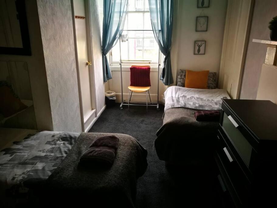 The Kingsview Townhouse - Boutique Hostel Единбург Екстериор снимка