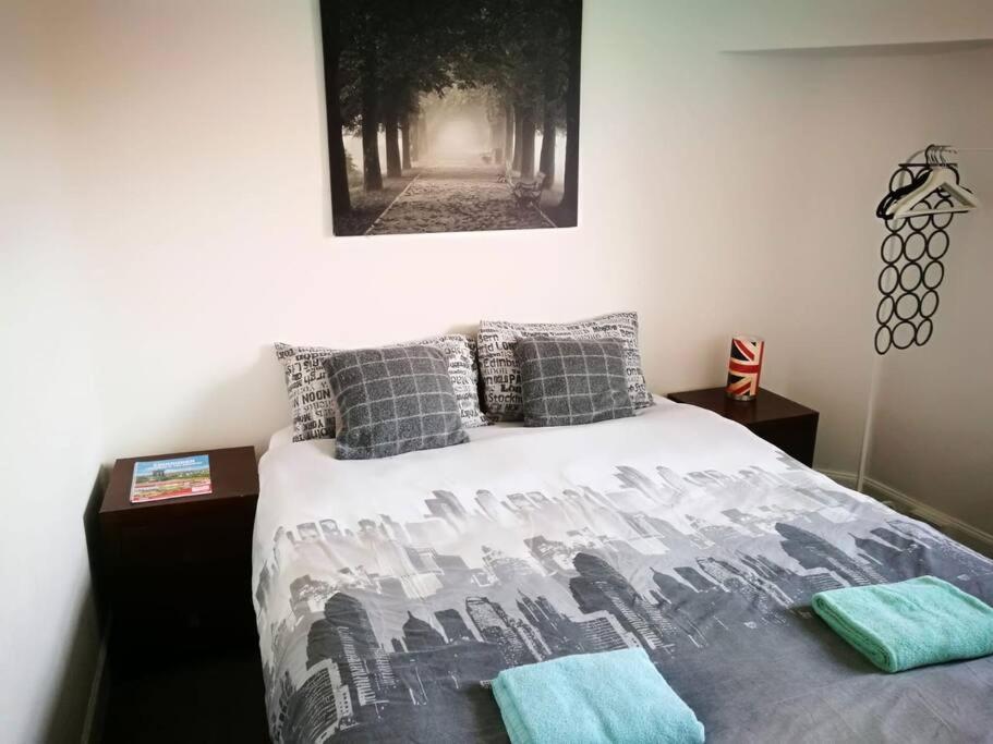 The Kingsview Townhouse - Boutique Hostel Единбург Екстериор снимка