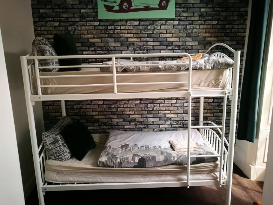 The Kingsview Townhouse - Boutique Hostel Единбург Екстериор снимка