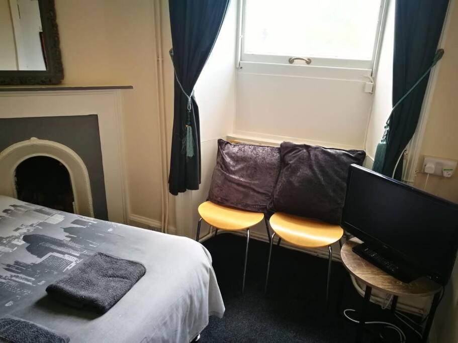 The Kingsview Townhouse - Boutique Hostel Единбург Екстериор снимка