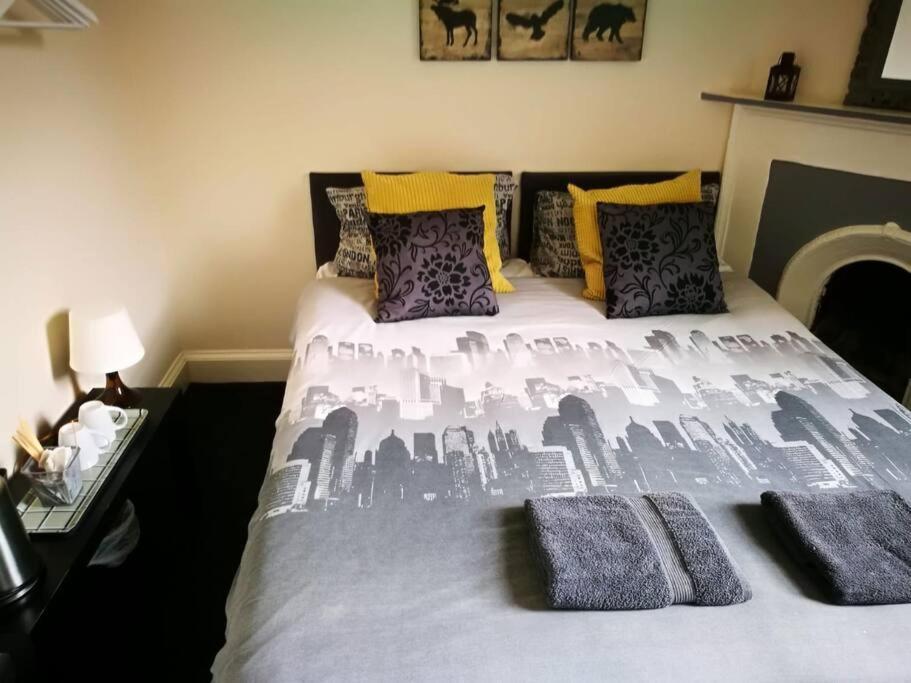The Kingsview Townhouse - Boutique Hostel Единбург Екстериор снимка