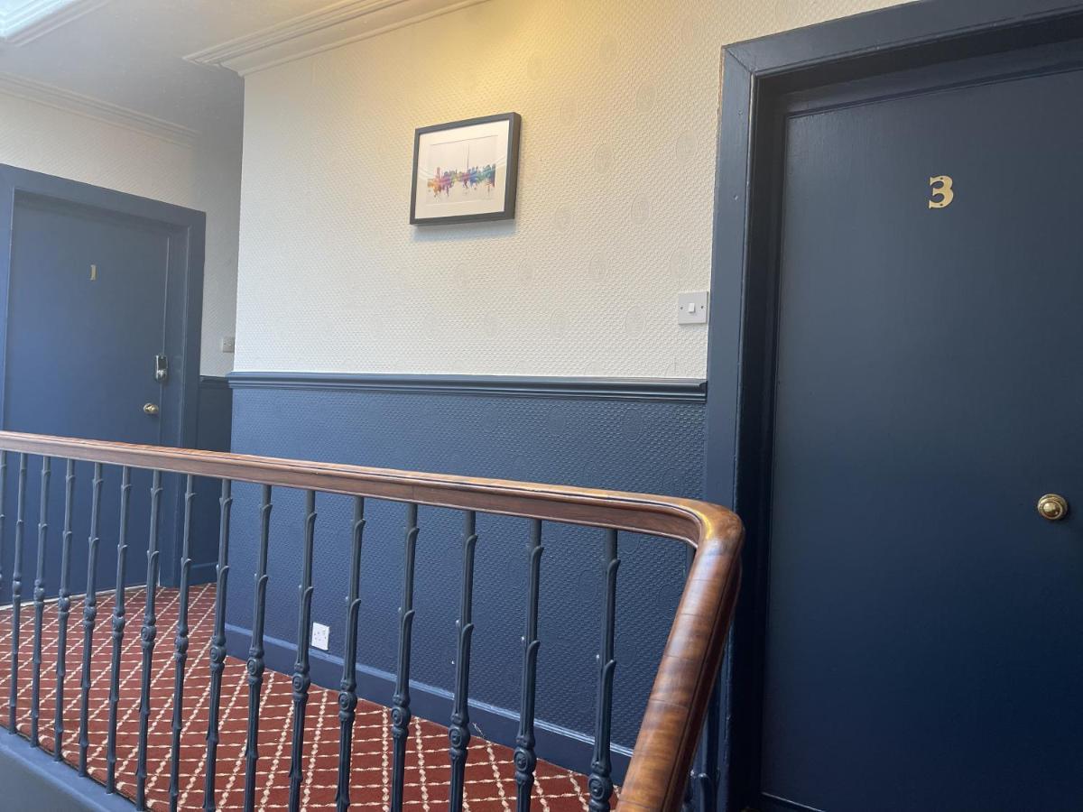 The Kingsview Townhouse - Boutique Hostel Единбург Екстериор снимка