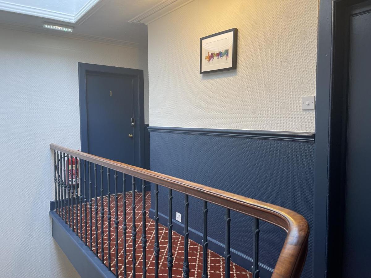 The Kingsview Townhouse - Boutique Hostel Единбург Екстериор снимка