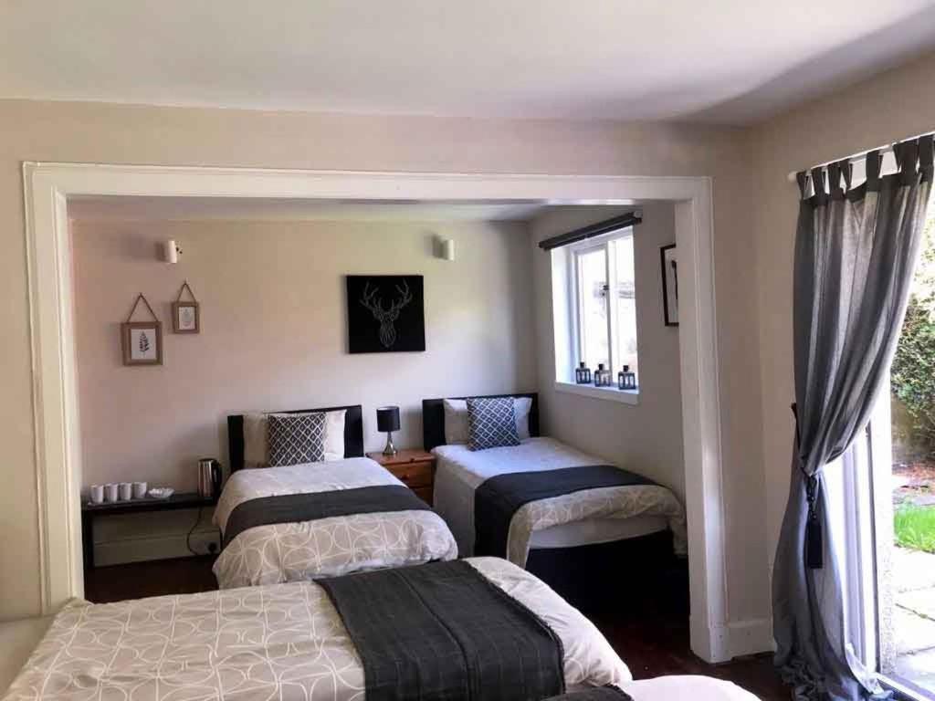 The Kingsview Townhouse - Boutique Hostel Единбург Екстериор снимка