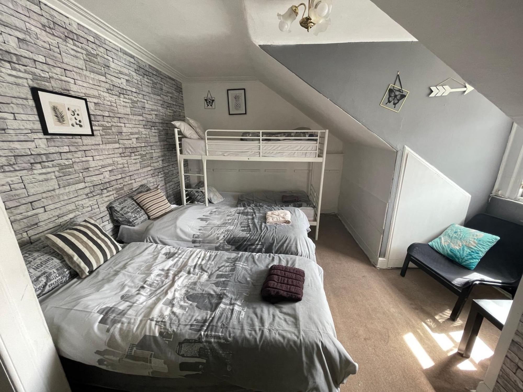 The Kingsview Townhouse - Boutique Hostel Единбург Екстериор снимка