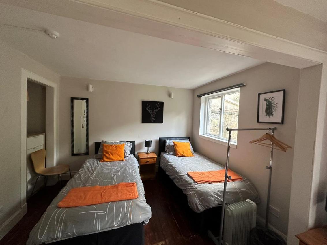 The Kingsview Townhouse - Boutique Hostel Единбург Екстериор снимка