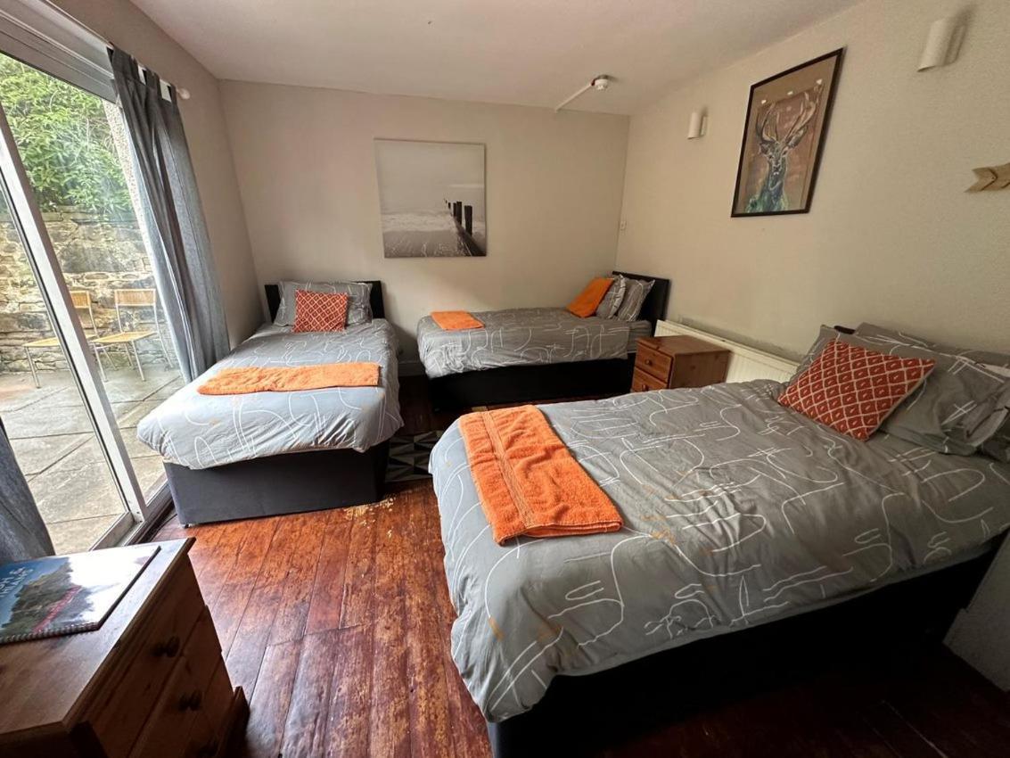 The Kingsview Townhouse - Boutique Hostel Единбург Екстериор снимка