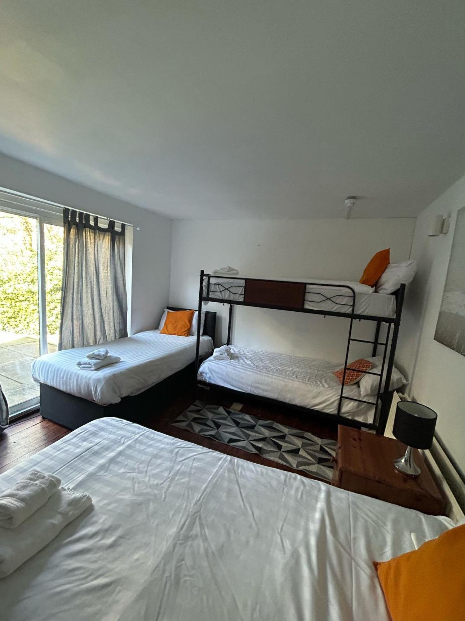 The Kingsview Townhouse - Boutique Hostel Единбург Екстериор снимка